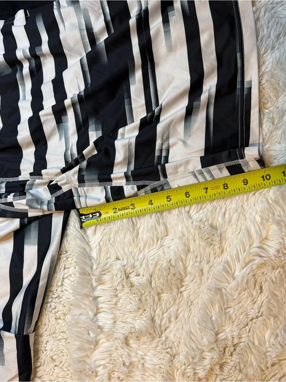 Nike men’s Black/White Striped athletic Shorts size XL no liner 10” inseam